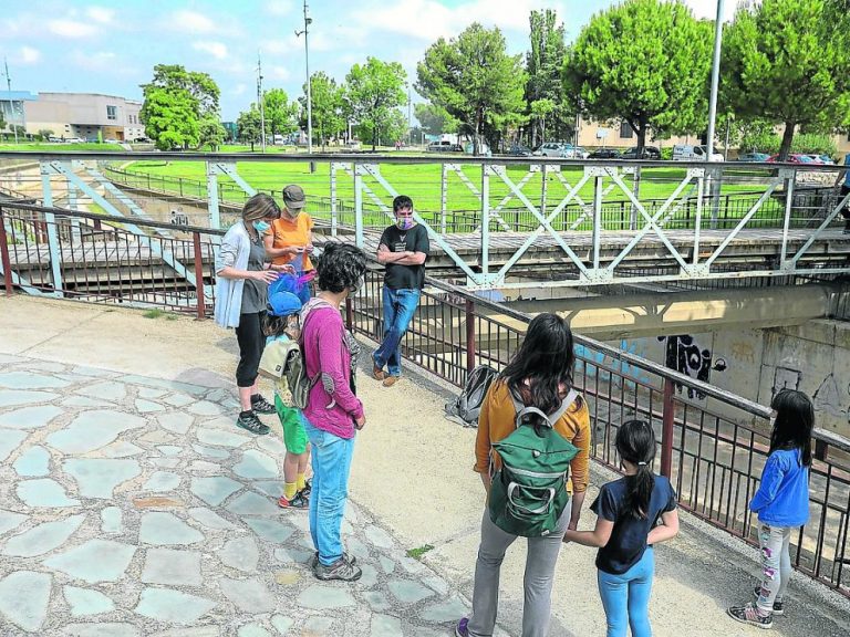Ecologistas en accion en ecomarcha por el río Isuela